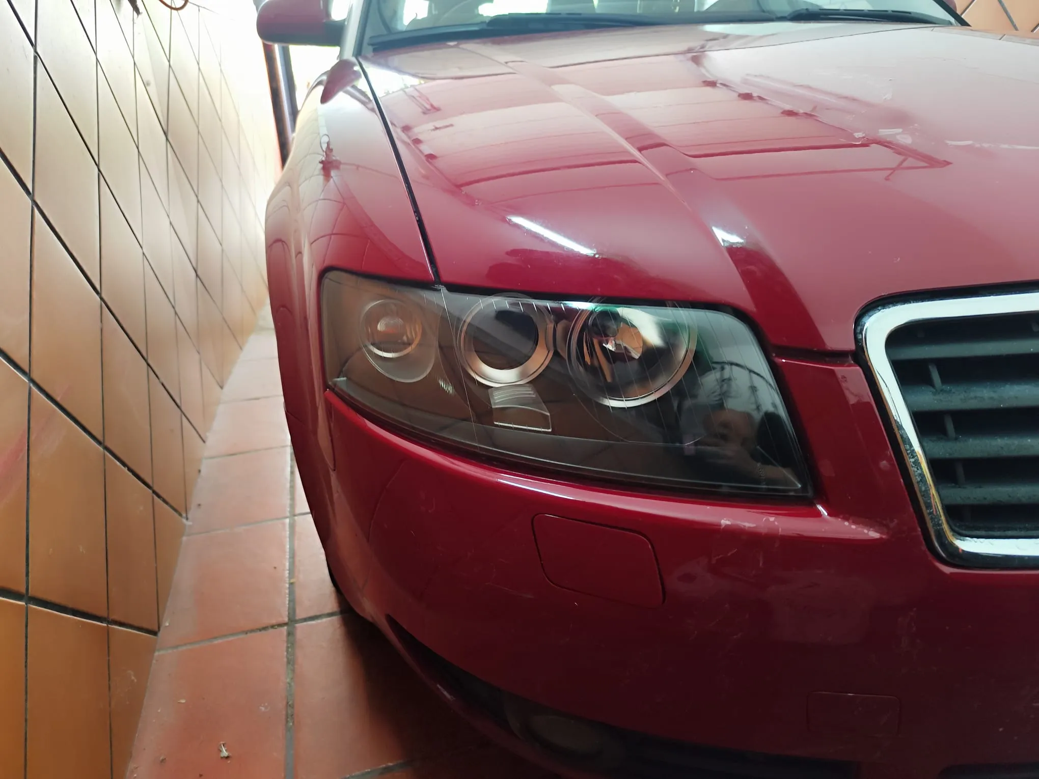 Faro de Audi A6 restaurado tras pulido profesional LUN-ARTE